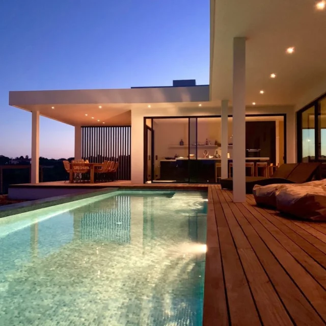 CASA MÚ 〰️ A eco-friendly luxury villa for 10 people with ocean views in the heart of the Algarve.

By the use of natural materials such as wood, natural stone and concrete floors (heated in winter) the villa breathes an understated luxury.

Lounge beds and beanbags around the pool are ideal to relax, or just hang out and enjoy holidays in the sun ✨🌴

𝚠𝚠𝚠.𝚋𝚘𝚊𝚣𝚛𝚎𝚗𝚝𝚊𝚕𝚜.𝚌𝚘𝚖
𝚒𝚗𝚏𝚘@𝚋𝚘𝚊𝚣𝚛𝚎𝚗𝚝𝚊𝚕𝚜.𝚌𝚘𝚖
+𝟹𝟻𝟷 𝟿𝟼𝟸 𝟼𝟶𝟹 𝟺𝟾𝟶

#boazrentals #casamu #qualitytime #familymoments #familylife #timetogether #coastline #algarve #carvoeiro #visitportugal #beachvibes #luxuryhome #villa #rentals #summerholidays #propertymanagement #sealife #bohostyle #rentalproperty ⁣#ecofriendlyliving #travellovers #sustainableliving #ecofriendly #wanderlust #portugallovers #nearthesea #neartheocean #nearthecity #holidays2024