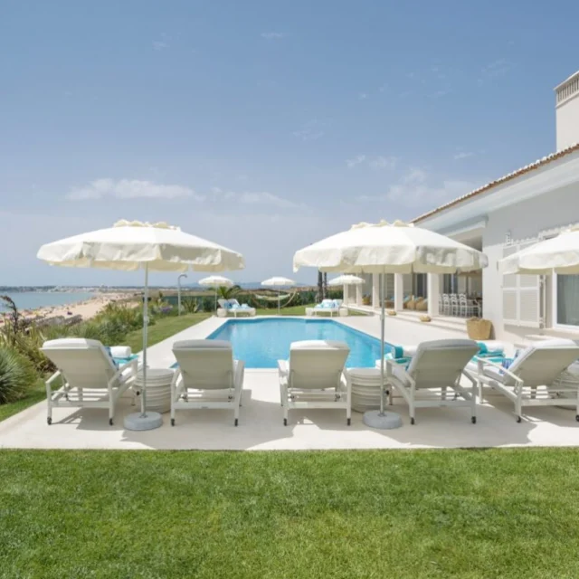 VILLA BLOSSOM BEACH 〰️ This beautiful villa is ideally situated in the Algarve, offering direct access to the beautiful Galé beach and nestled on the edge of a serene nature reserve. ⛱️🌴

The villa features a state-of-the-art kitchen, a large living and dining area that opens onto a beautifully furnished terrace, and a garage. 

Villa Blossom Beach hosts a total of 10 guests. 

𝚠𝚠𝚠.𝚋𝚘𝚊𝚣𝚛𝚎𝚗𝚝𝚊𝚕𝚜.𝚌𝚘𝚖
𝚒𝚗𝚏𝚘@𝚋𝚘𝚊𝚣𝚛𝚎𝚗𝚝𝚊𝚕𝚜.𝚌𝚘𝚖
+𝟹𝟻𝟷 𝟿𝟼𝟸 𝟼𝟶𝟹 𝟺𝟾𝟶

#boazrentals #villablossombeach #qualitytime #familymoments #familylife #timetogether #countryside #igersportugal #algarve #carvoeiro #visitportugal #travel #villa #rentals #propertymanagement #sealife #rentalproperty ⁣#travellovers #wanderlust #portugallovers #nearthesea #holidays2025 #paradise