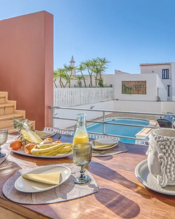 NEW IN OUR PORTFOLIO 🧡 Welcome to Casa Bayview Bliss, perfectly situated next to the river, in Ferragudo. This spacious and elegant 4 bedroom townhouse offers everything you need for a family getaway. 🌴🐚

As you enter the house, you’ll find a cosy living area featuring a large, comfortable sofa and a TV. Next to it there’s a dining table for six, perfect for sharing a meal after cooking in the fully equipped kitchen just a few steps away. 🍹

Casa Bayview Bliss hosts a total of 10 guests.

𝚠𝚠𝚠.𝚋𝚘𝚊𝚣𝚛𝚎𝚗𝚝𝚊𝚕𝚜.𝚌𝚘𝚖
𝚒𝚗𝚏𝚘@𝚋𝚘𝚊𝚣𝚛𝚎𝚗𝚝𝚊𝚕𝚜.𝚌𝚘𝚖
+𝟹𝟻𝟷 𝟿𝟼𝟸 𝟼𝟶𝟹 𝟺𝟾𝟶

#boazrentals #casavayviewbliss #qualitytime #familymoments #familylife #timetogether #countryside #travel #algarve #carvoeiro #visitportugal #vacation #villa #rentals #propertymanagement #sealife #rentalproperty ⁣#travellovers  #portugallovers #nearthesea #holidays2025 #paradise